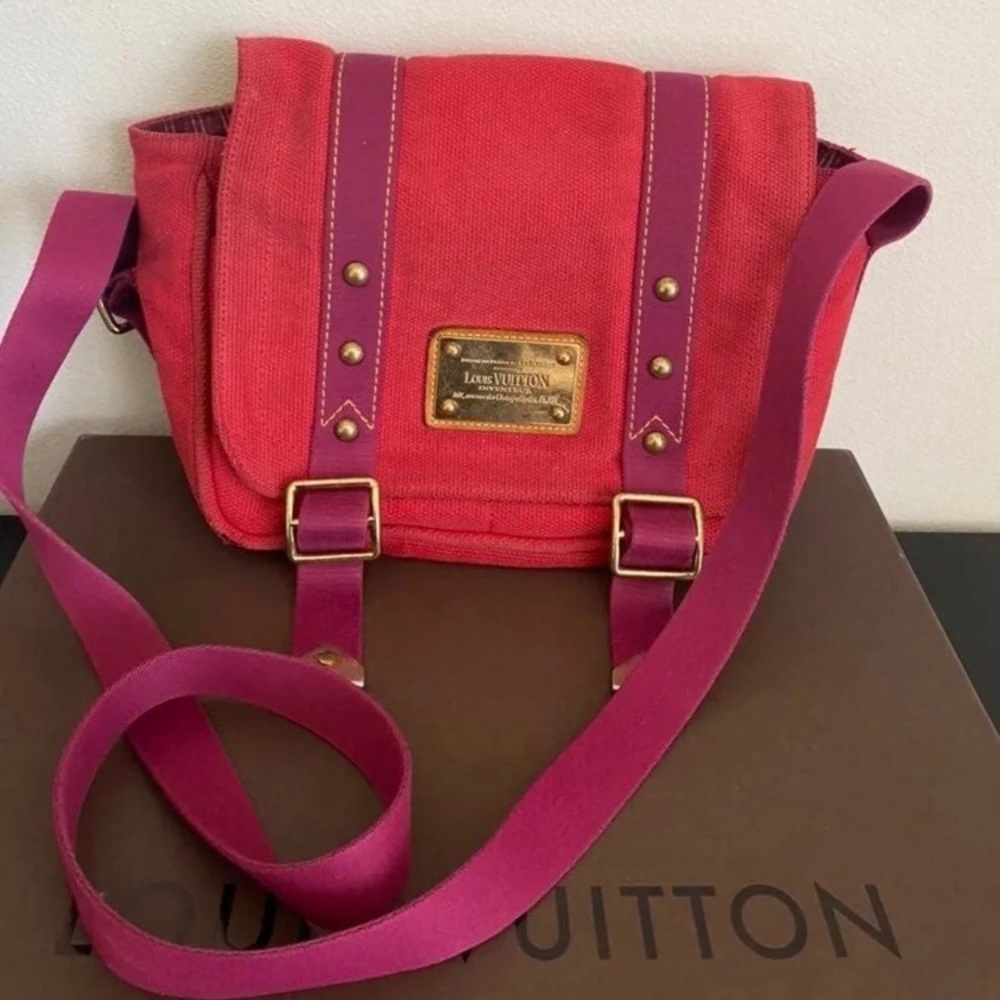 AUTHENTIC Louis Vuitton Besace Antigua PM Pink
